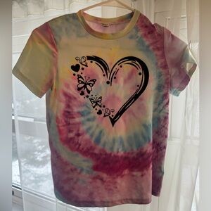 SHEIN Multicolor Tie-Dye Kids Tee with Heart and Butterflies